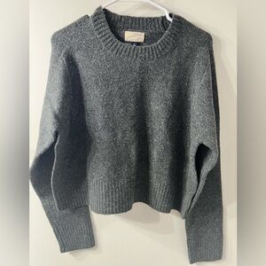 Universal Thread Women's Gray Sweater. XL. 77% Poly, 20% Acrylic, 3% Spandex